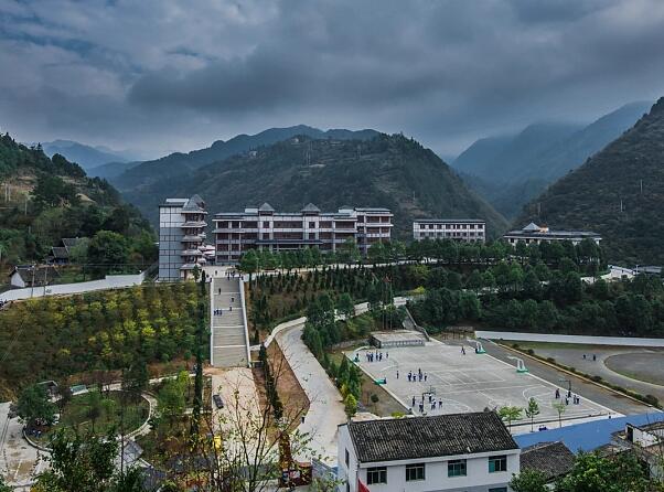 剑河县岑松中学