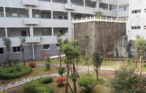 江津市东方红学校