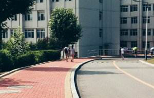 绵竹市五福镇中学校