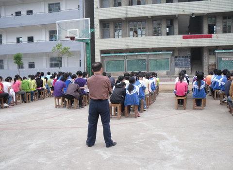 黔江区两河镇中学
