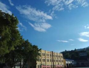 广汉市西高镇中学校