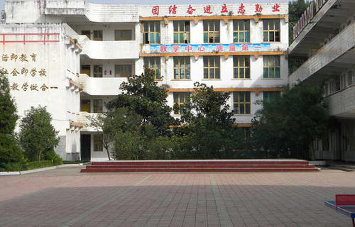 金堂县隆盛镇初级中学