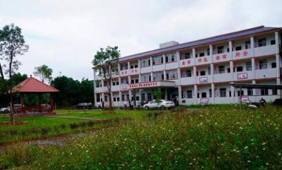 福建省武平县岩前中学