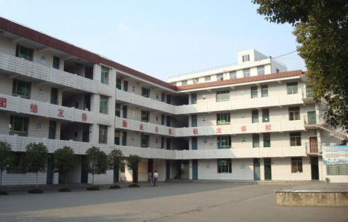 民兴乡中学校