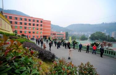 酉阳县第三中学校