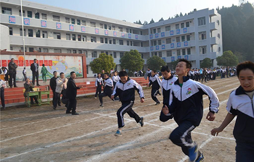 三台县中新镇初级中学校