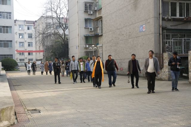 若尔盖县冻列初级中学