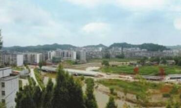 崇州市何家乡中学