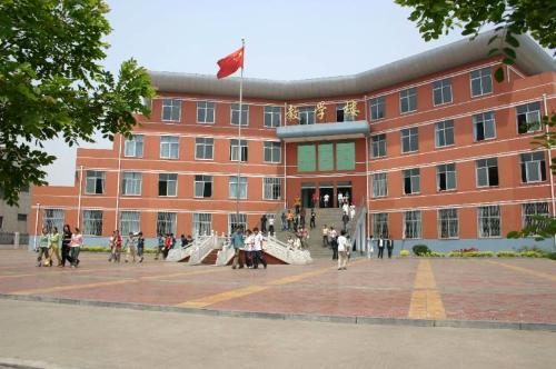 永川市青峰镇青峰初级中学校