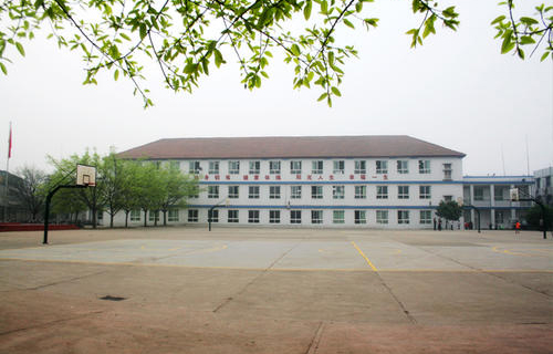四川成都市万兴初级中学校