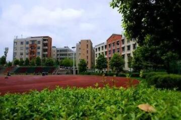 清镇六中