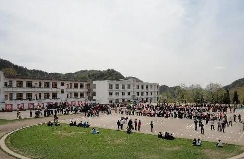 叙永县摩尼镇中学