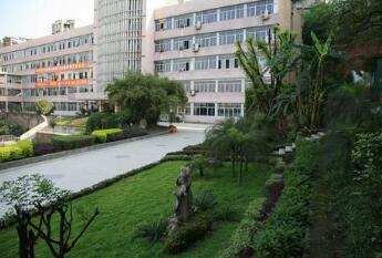 酉阳土家族苗族自治县桃花源镇小坝初级中学校