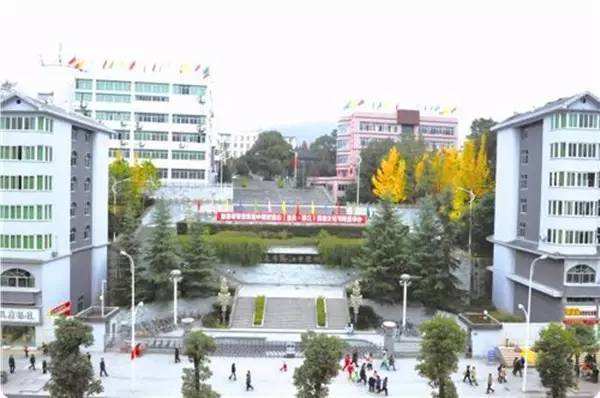 黔江区白石初级中学校