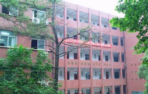 重庆市沙坪坝区曾家镇初级中学校