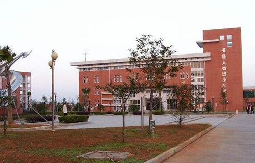 越西县下普雄中学校