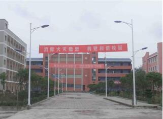 沿河官舟中学