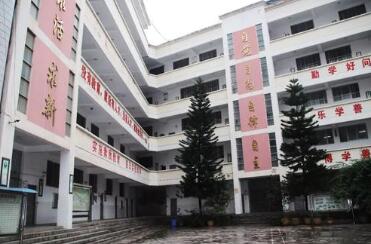 彝良县实验中学