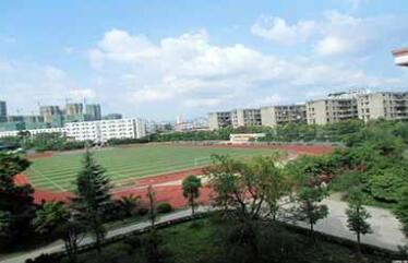仁怀市鲁班镇冠英中学