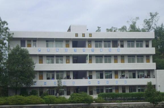 宣汉县柏树华英中学