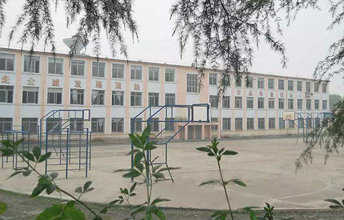 清镇市新华中学